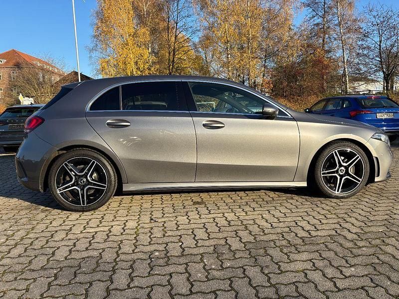 Gebraucht Mercedes A200 AMG line 163 PS (119 kW) 2020 Grau Limousine