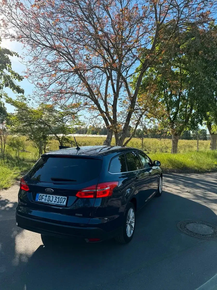 Używany Ford Focus 125 KM (91 kW) 2017 Niebieski Sedan/Limuzyna