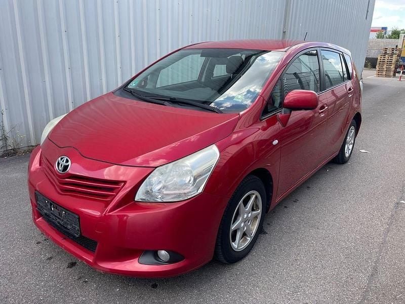 Rot Gebraucht 2009 Toyota Verso Life Van / Kleinbus | 5.990 € (Fairer Preis) - Bild 1/4