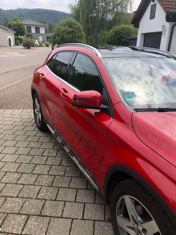 Rot Gebraucht 2018 Mercedes GLA250 SUV | 22.900 € (Fairer Preis) - Bild 1/4
