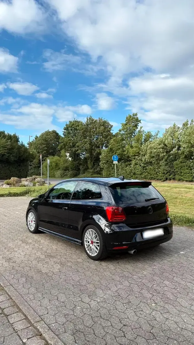 Gebraucht VW Polo 90 PS (66 kW) 2015 Schwarz Kleinwagen