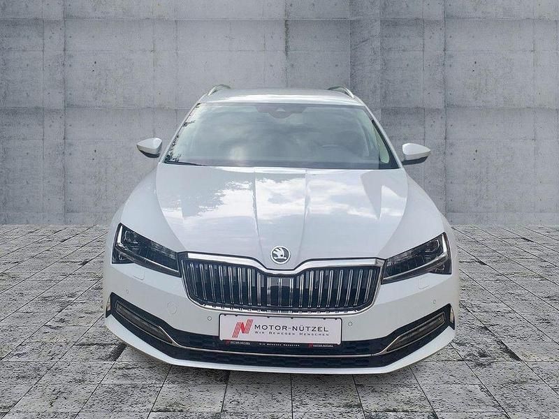 Gebraucht Skoda Superb Style 190 PS (139 kW) 2021 Moonweiss metallic Kombi