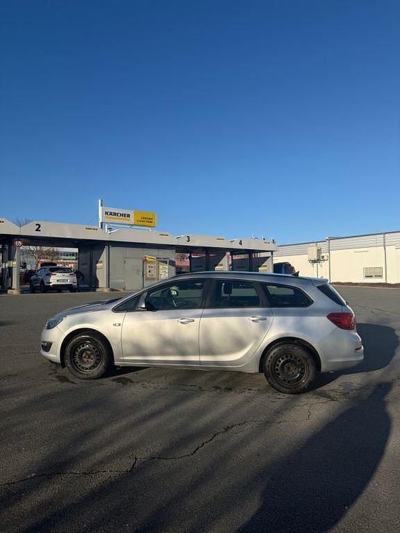 Gebraucht Opel Astra Edition 110 PS (80 kW) 2015 Silber Kombi