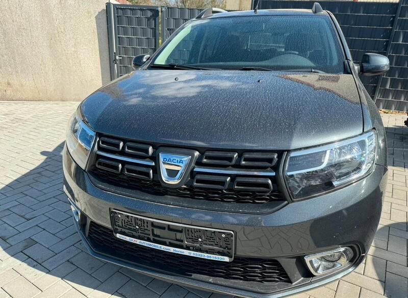 Grau Gebraucht 2018 Dacia Logan Lauréate Limousine | 7.990 € - Bild 1/4