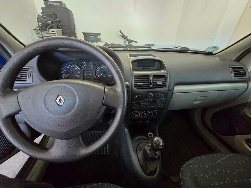 Gebraucht Renault Clio II 98 PS (72 kW) 2003 Blau Limousine