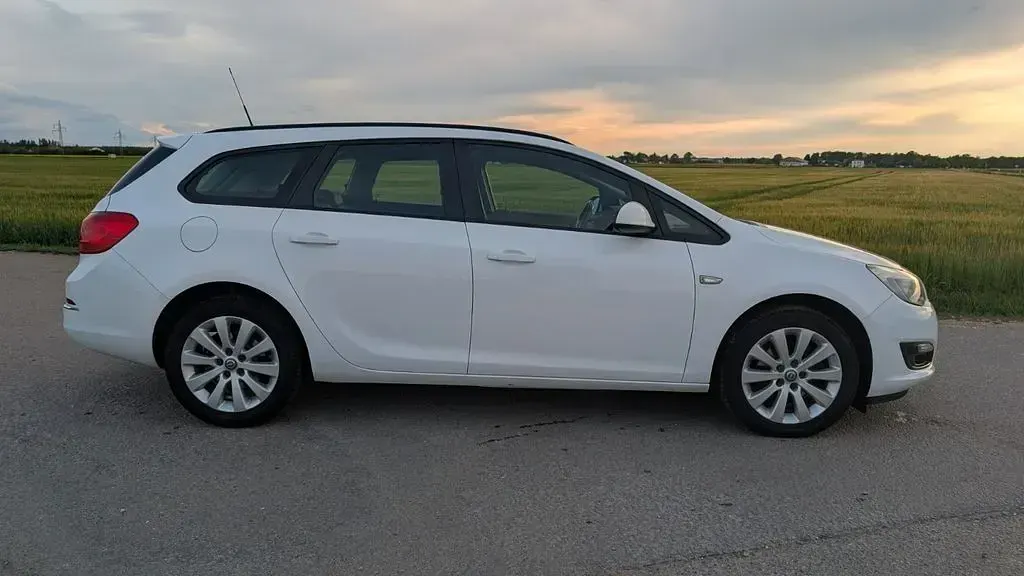 Używany Opel Astra 136 KM (100 kW) 2016 Biały Kombi