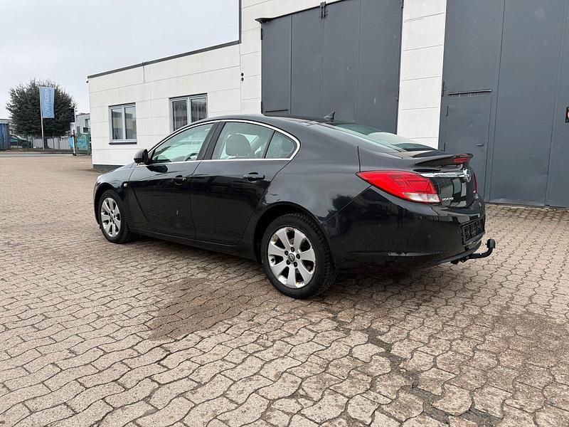 Gebraucht Opel Insignia 131 PS (96 kW) 2010 Schwarz Limousine