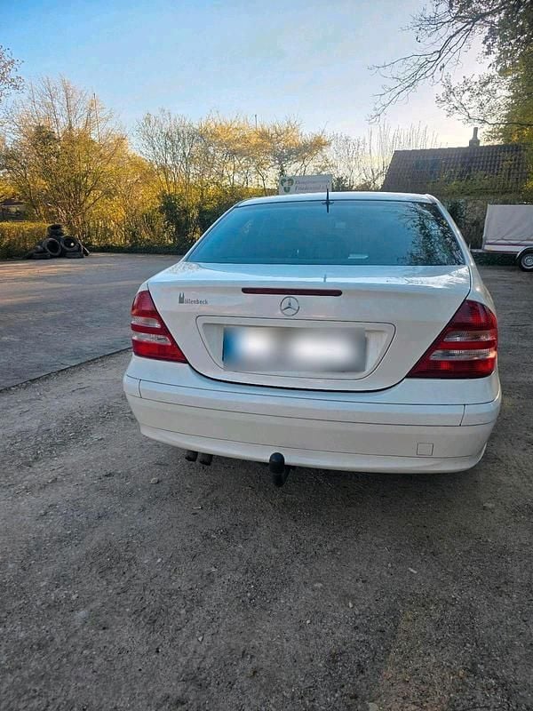 Gebraucht Mercedes C220 150 PS (110 kW) 2005 Weiß Limousine