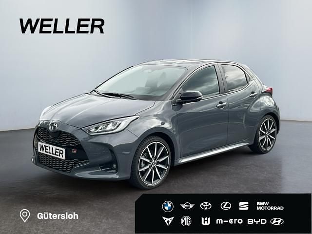 Storm grey/dach mysticschwarz Gebraucht 2025 Toyota Yaris Hybrid Sport Kleinwagen | 29.980 € (Fairer Preis) - Bild 1/3
