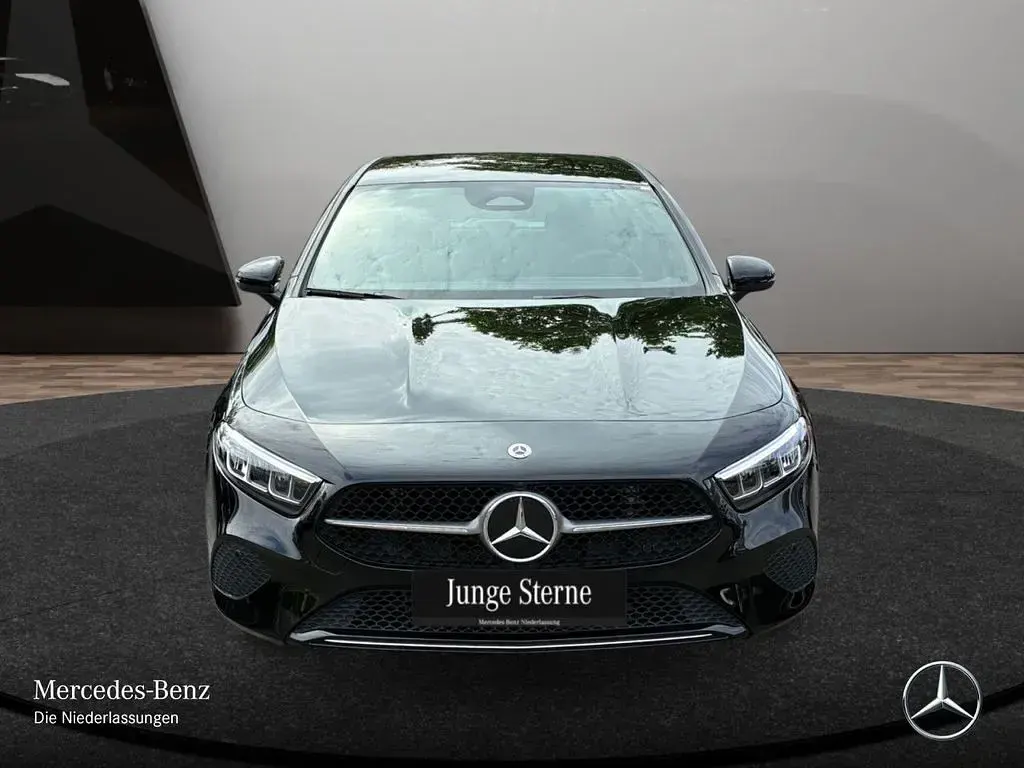 Gebraucht Mercedes A200 Advanced 163 PS (119 kW) 2025 Schwarz Limousine