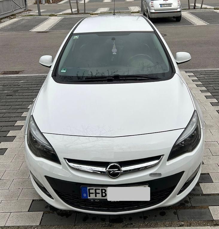 Gebraucht Opel Astra Edition 120 PS (88 kW) 2015 Weiß Limousine