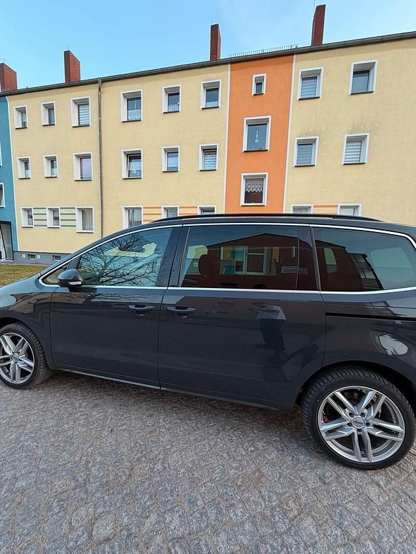 Gebraucht VW Sharan 184 PS (135 kW) 2017 Grau Van / Kleinbus