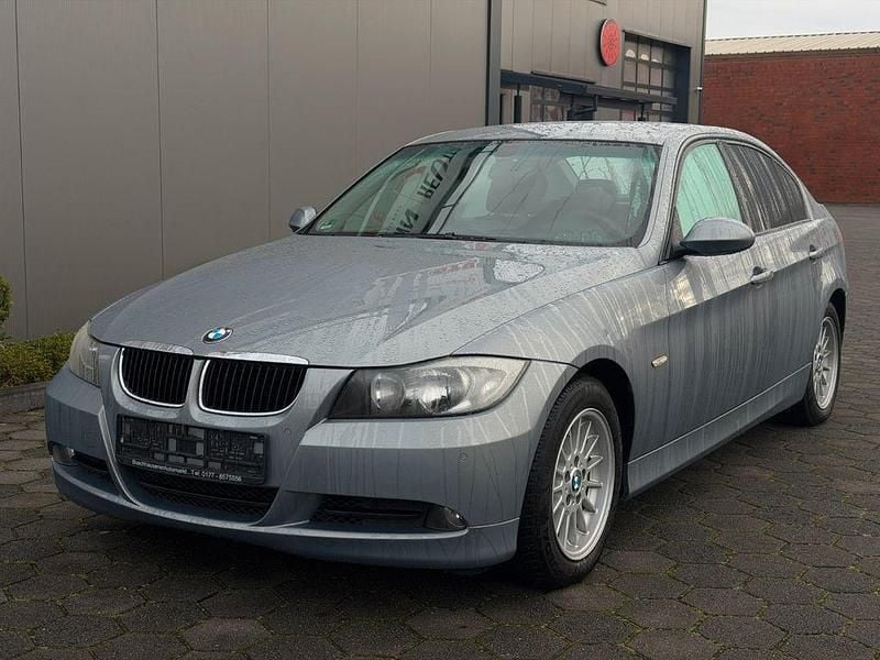 Blau Gebraucht 2006 BMW 320 Limousine | 4.990 € (Etwas zu teuer) - Bild 1/4