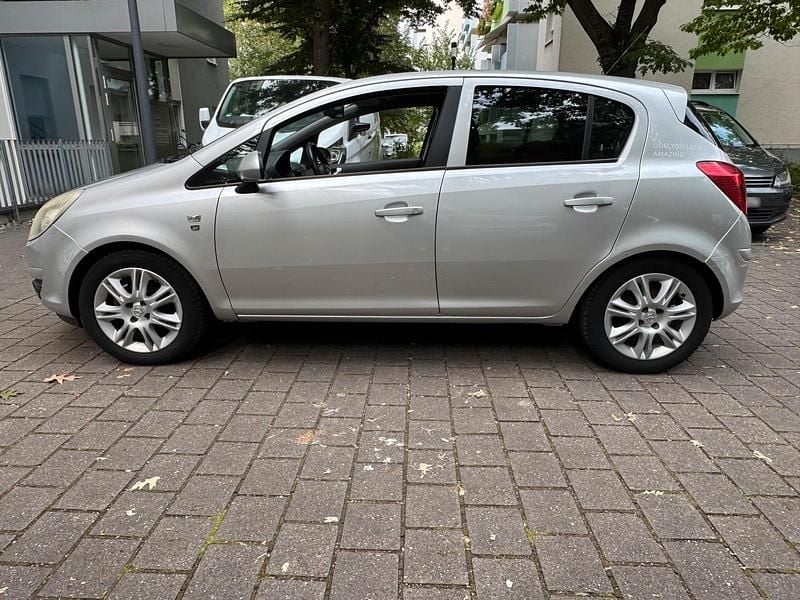 Gebraucht Opel Corsa 87 PS (63 kW) 2010 Silber Kleinwagen