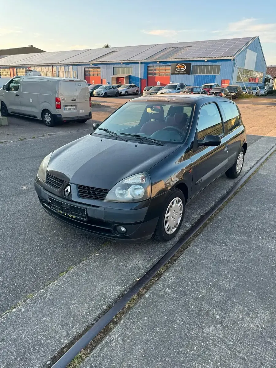 Gebraucht Renault Clio II 58 PS (42 kW) 2002 Schwarz Kleinwagen