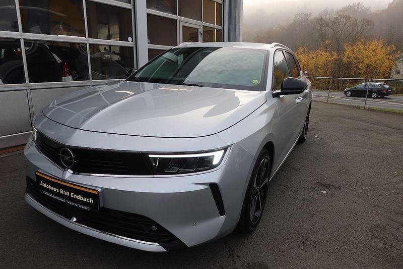 Silber Gebraucht 2023 Opel Astra Elegance Kombi | 22.790 € (Fairer Preis) - Bild 1/4