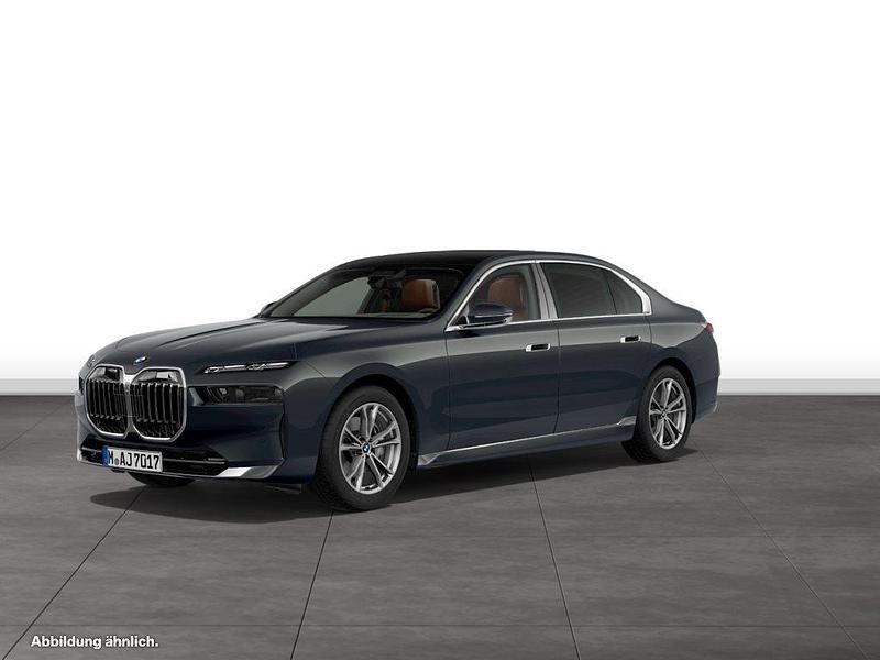 Grau Gebraucht 2024 BMW 740 Limousine | 98.420 € (Etwas zu teuer) - Bild 1/4