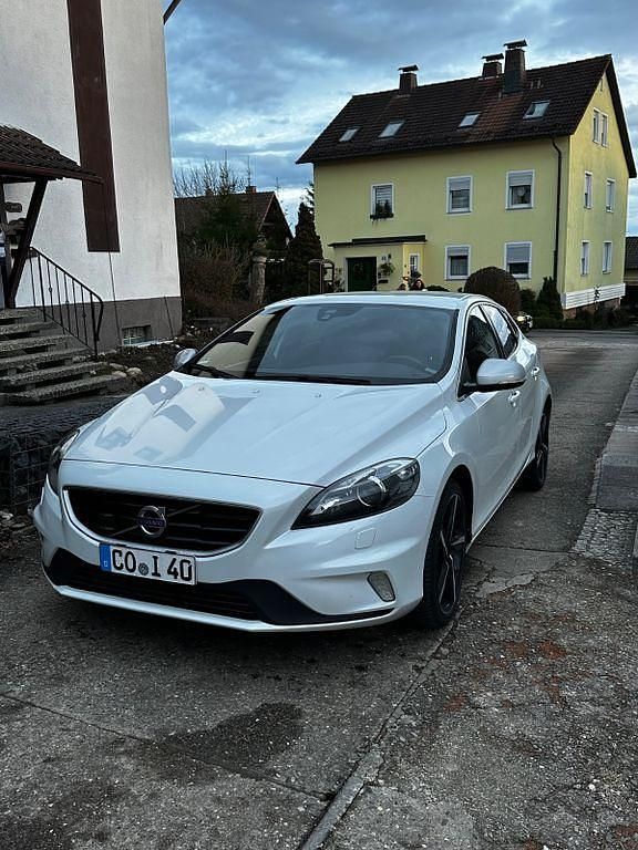 Gebraucht Volvo V40 R-Design 190 PS (139 kW) 2015 Weiß Limousine