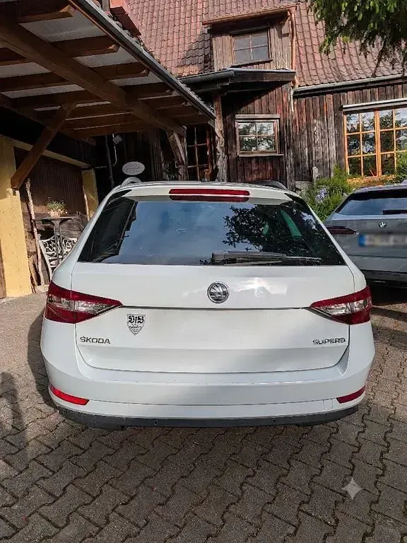 Gebraucht Skoda Superb Ambition 190 PS (139 kW) 2017 Weiß Kombi