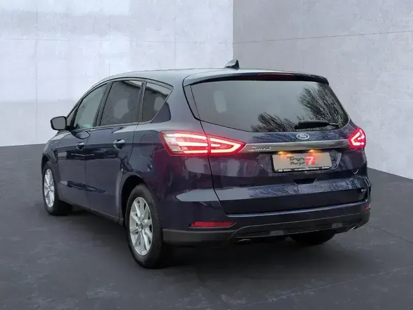 Gebraucht Ford S-MAX Titanium 190 PS (139 kW) 2022 Balzerblau Van / Kleinbus