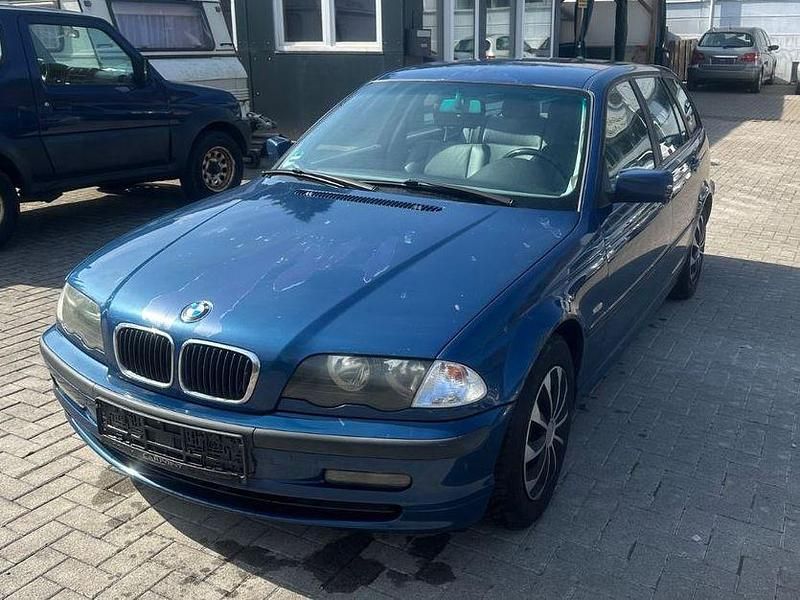 Gebraucht BMW 320 136 PS (100 kW) 2000 Blau Kombi