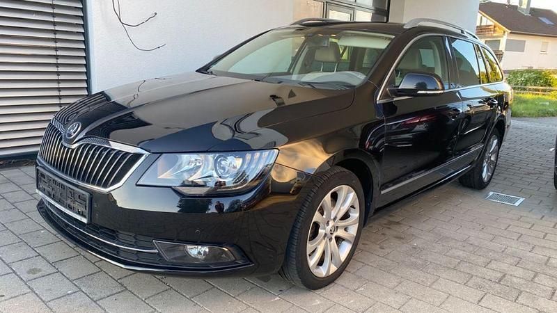 Schwarz Gebraucht 2015 Skoda Superb Elegance Kombi | 13.800 € (Fairer Preis) - Bild 1/4