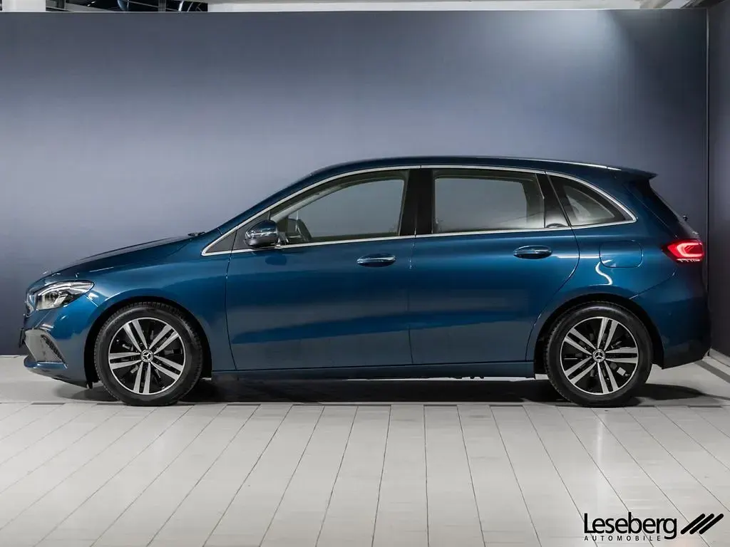 Gebraucht Mercedes B200 Progressive 150 PS (110 kW) 2022 Blau Van / Kleinbus