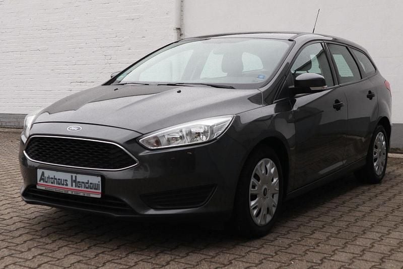 Gebraucht Ford Focus Ambiente 101 PS (74 kW) 2015 Grau Kombi