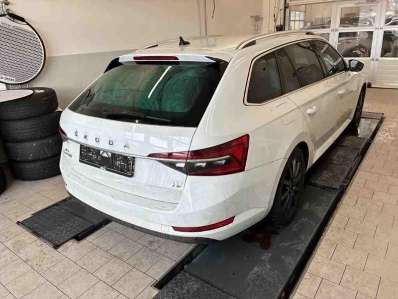 Gebraucht Skoda Superb Style 218 PS (160 kW) 2022 Moonweiß perleffekt Kombi