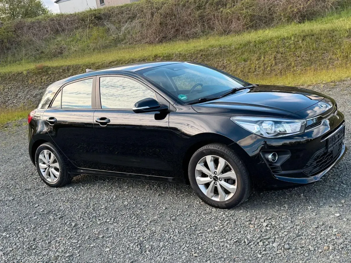 Gebraucht Kia Rio Vision 100 PS (73 kW) 2021 Schwarz Limousine