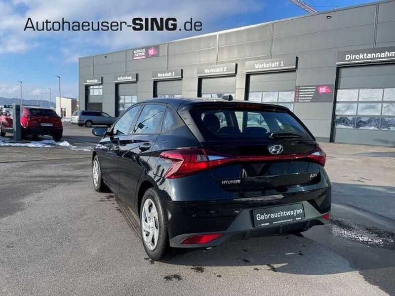 Gebraucht Hyundai i20 Select 101 PS (74 kW) 2020 Schwarz Kleinwagen