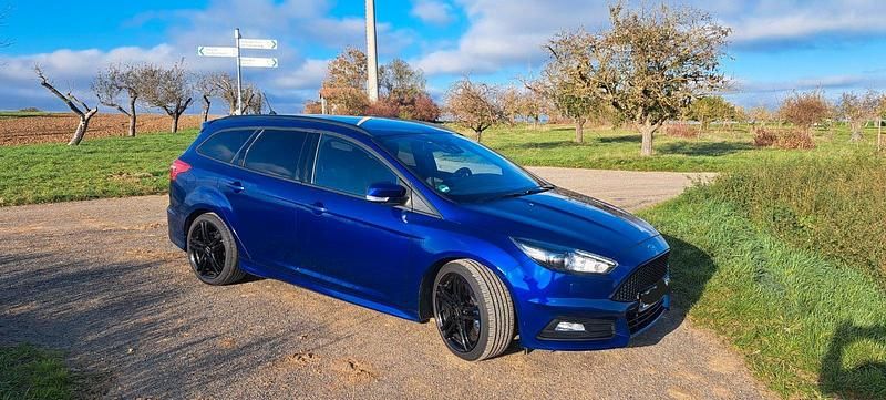 Gebraucht Ford Focus ST 250 PS (183 kW) 2018 Blau Kombi