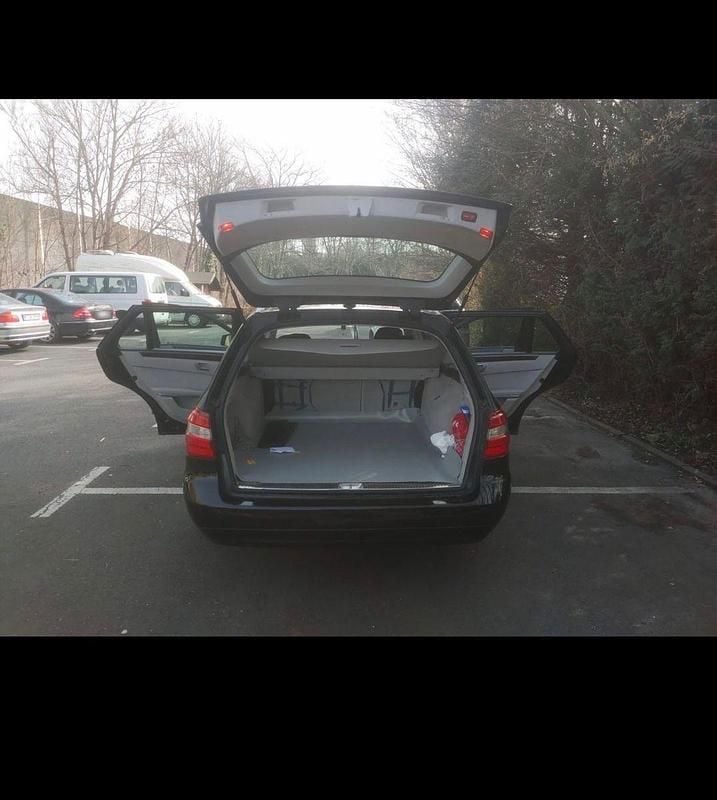 Gebraucht Mercedes E220 Avantgarde 170 PS (125 kW) 2011 Schwarz Kombi