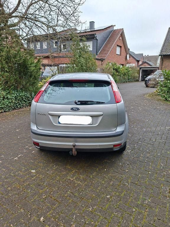 Gebraucht Ford Focus Ghia 101 PS (74 kW) 2005 Grau Limousine