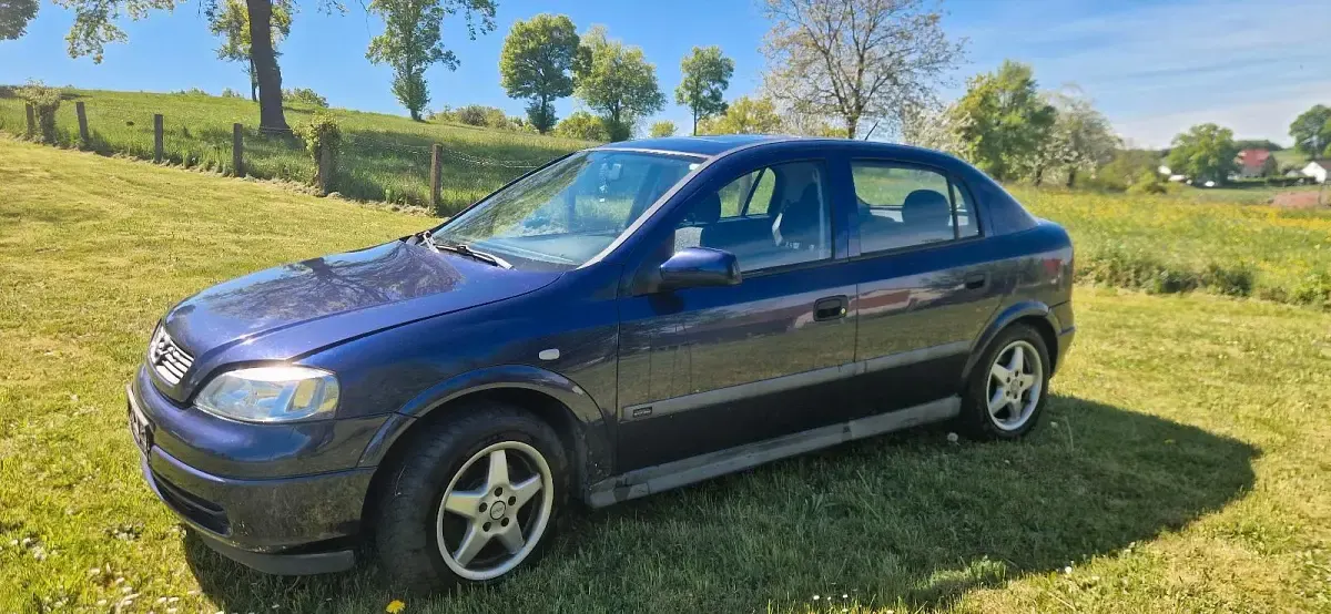 Usata Opel Astra 116 CV (85 kW) 2000 Blu Berlina