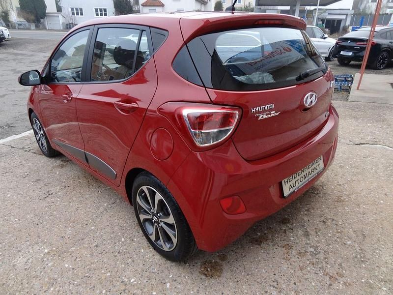 Gebraucht Hyundai i10 Edition 87 PS (63 kW) 2014 Red passion / mic Kleinwagen