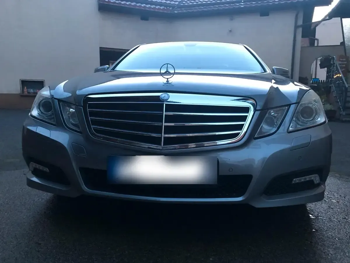 Gebraucht Mercedes E250 204 PS (150 kW) 2009 Limousine