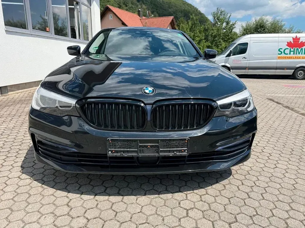 Gebraucht BMW 530 Sport Line 265 PS (194 kW) 2018 Schwarz Limousine