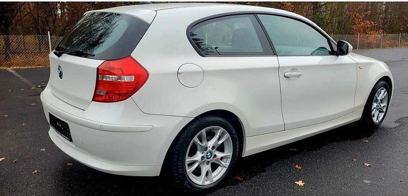 Gebraucht BMW 116 122 PS (89 kW) 2010 Weiß Kleinwagen