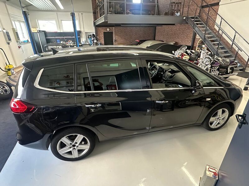 Schwarz Gebraucht 2012 Opel Zafira Tourer Innovation Van / Kleinbus | 4.540 € (Guter Preis) - Bild 1/4