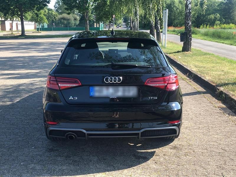 Gebraucht Audi A3 Sportback 116 PS (85 kW) 2017 Schwarz Kleinwagen