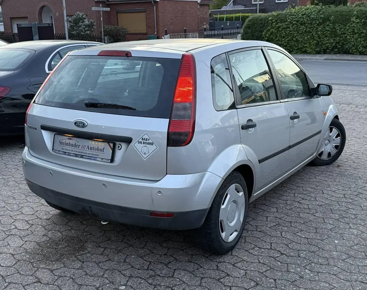 Gebraucht Ford Fiesta 80 PS (58 kW) 2005 Silber Kleinwagen