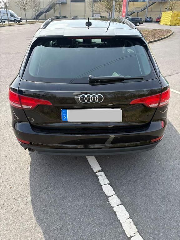 Gebraucht Audi A4 Basis 150 PS (110 kW) 2018 Schwarz Kombi