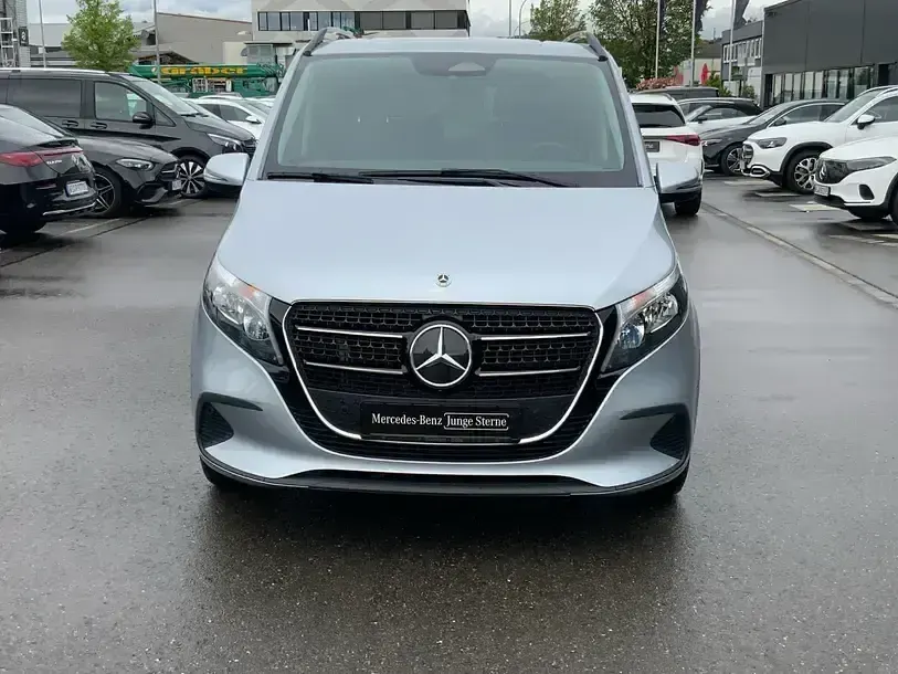 Gebraucht Mercedes V250 190 PS (139 kW) 2025 Silber Van / Kleinbus