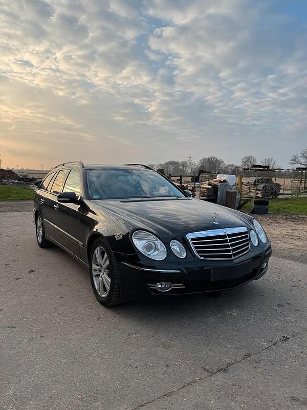 Usata Mercedes E320 221 CV (162 kW) 2007 Nero Station wagon