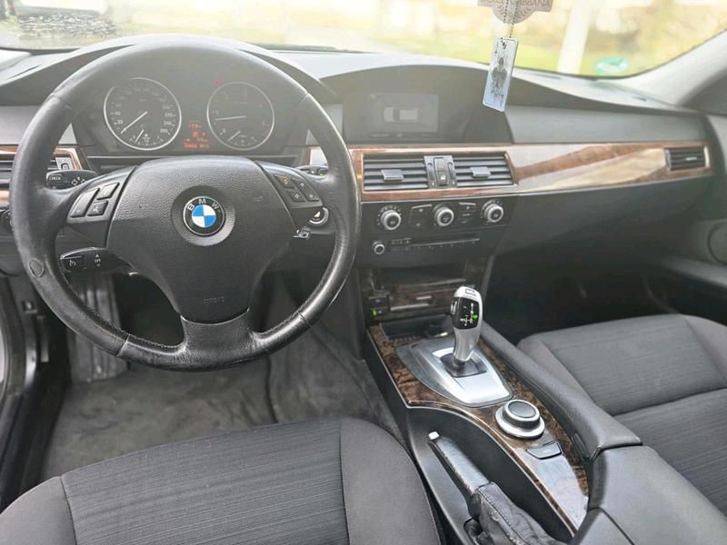 Gebraucht BMW 525 218 PS (160 kW) 2007 Grau Kombi