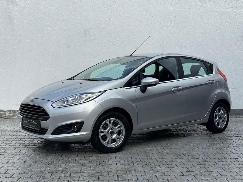 Gebraucht Ford Fiesta Titanium 95 PS (69 kW) 2015 Silber Kleinwagen