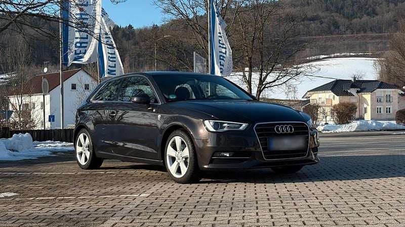 Braun Gebraucht 2014 Audi A3 Kleinwagen | 8.790 € (Etwas zu teuer) - Bild 1/4