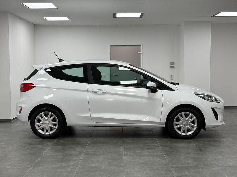 Gebraucht Ford Fiesta Cool & Connect 75 PS (55 kW) 2020 Weiß Limousine