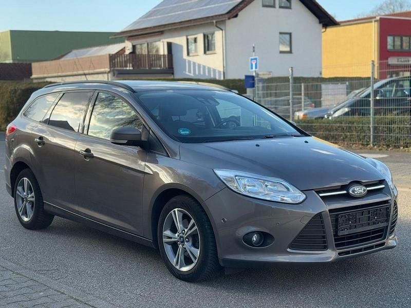 Gebraucht Ford Focus SYNC Edition 116 PS (85 kW) 2013 Braun Kombi